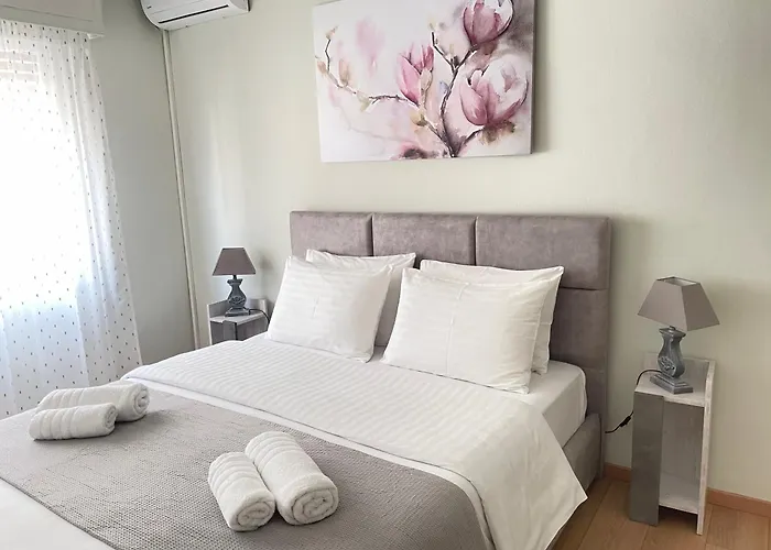 Spacious Apartment Near Panormou Metro